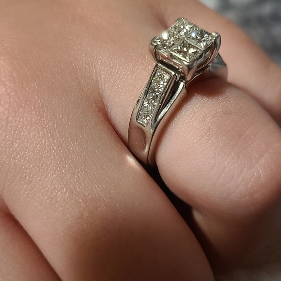 Kay Jewelers diamond ring - Picture 7 of 14